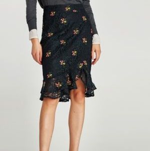 Zara black lace floral pencil skirt. Small.